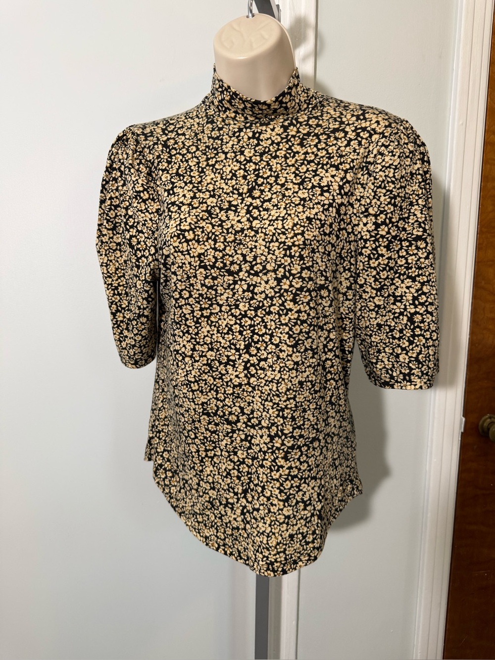 Women’s GAP Floral Printed 3/4 Sleeve Tight Neck Blouse Size Small